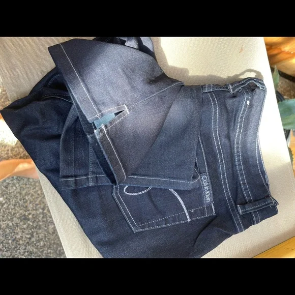 Calvin Klein Jeans - Picture 2 of 5